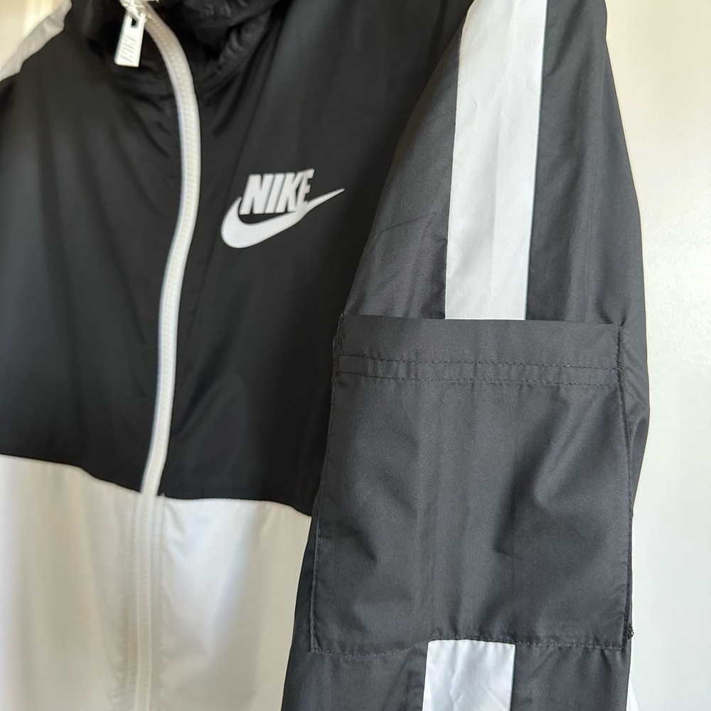 Nike Lightweight Light Running Jacket - image 3
